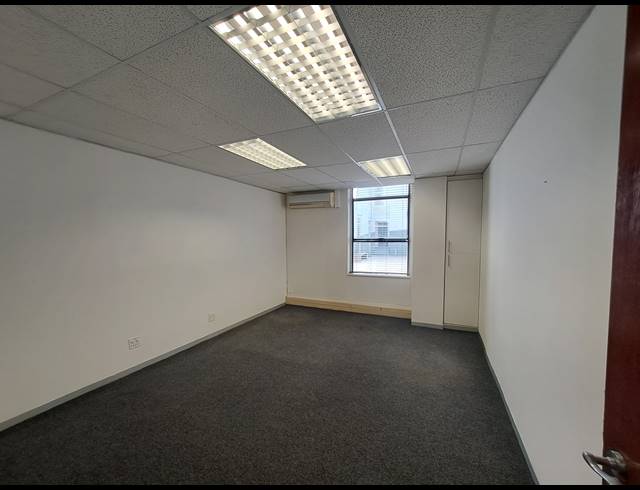 413M² OFFICE TO LET IN CRAIGHALL